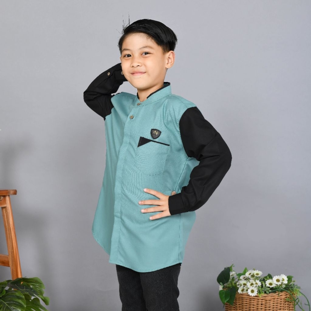 Kemeja anak laki-laki sage dan hitam